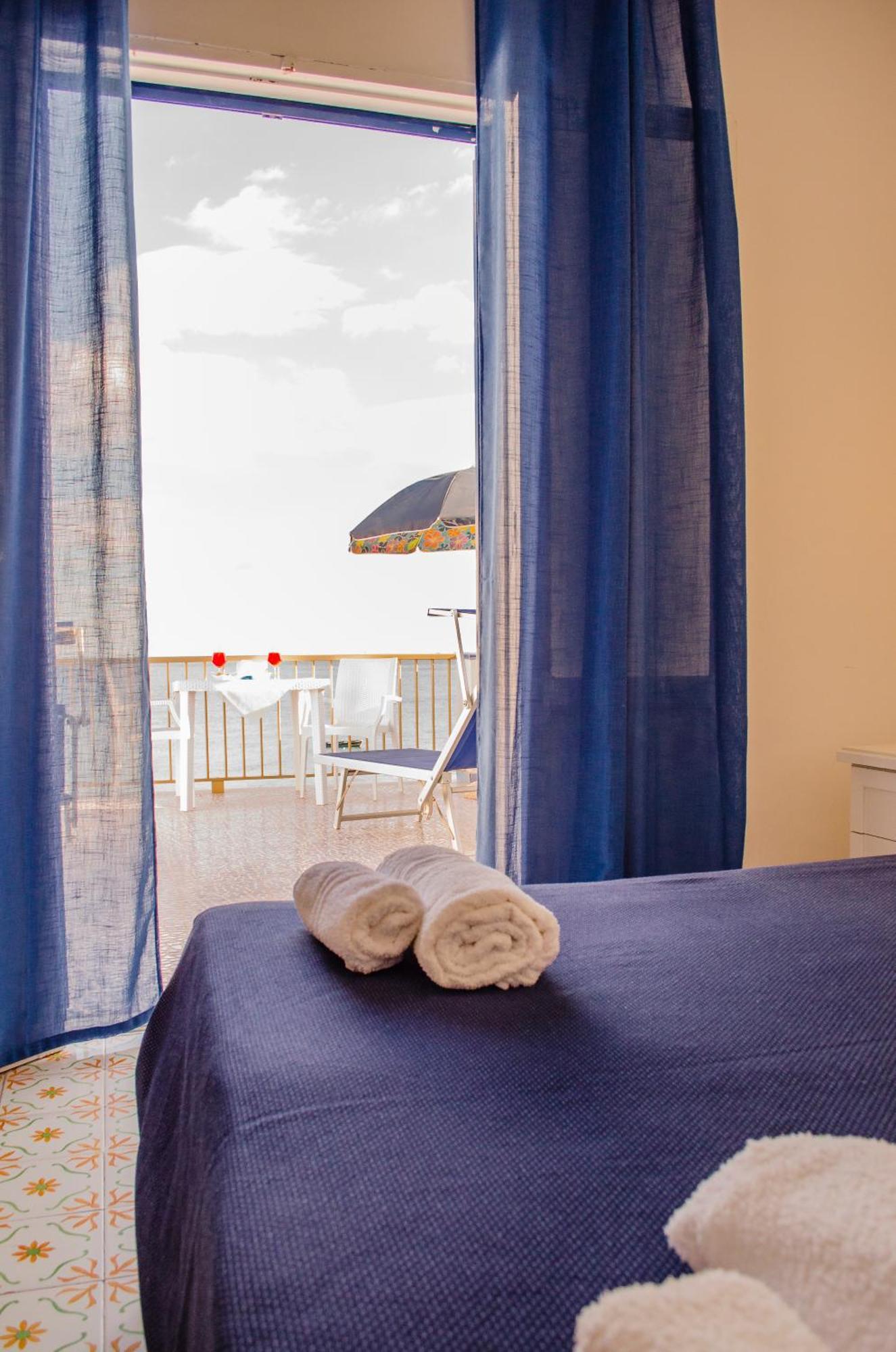 Hotel Regina del Mare Barano dʼIschia Camera foto